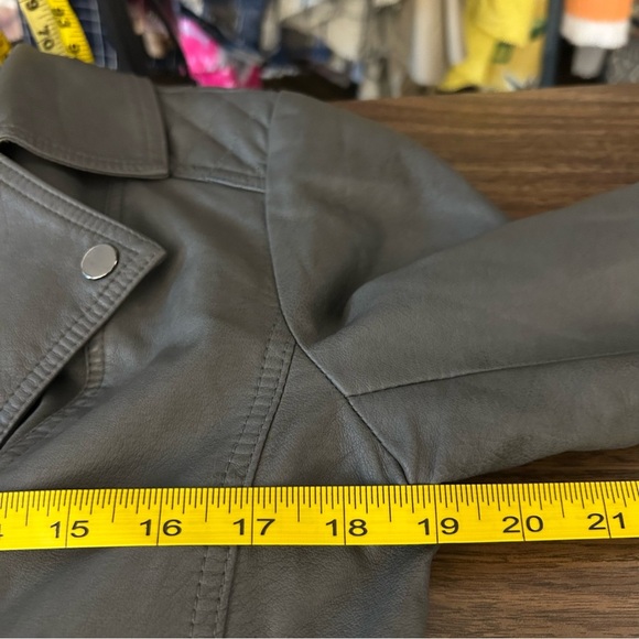 ROZ & ALI Women's Gray faux Leather Jacket petite M - Picture 11 of 13